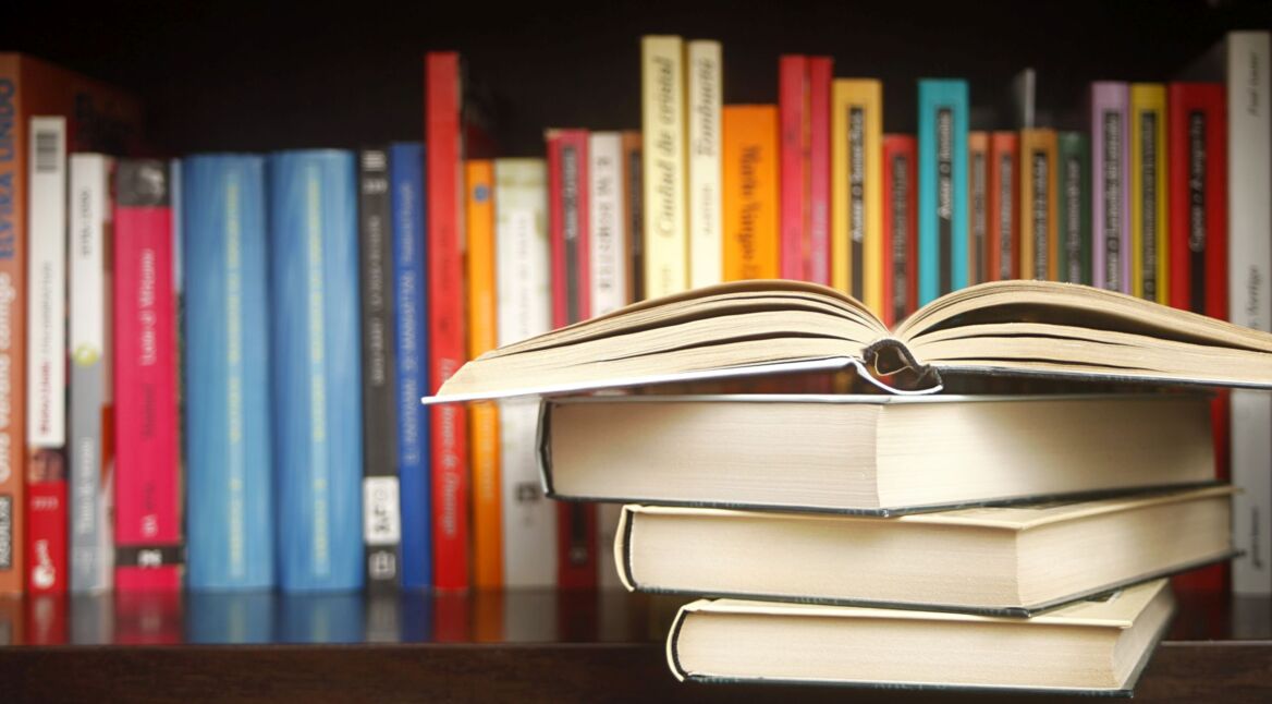 Symbolbild_Bücherstapel