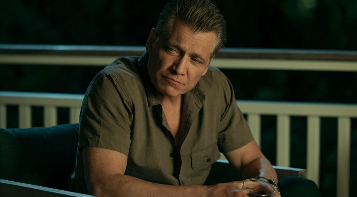 Holt McCallany als Harlan Buckley in einer Szene von "The Waterfront".