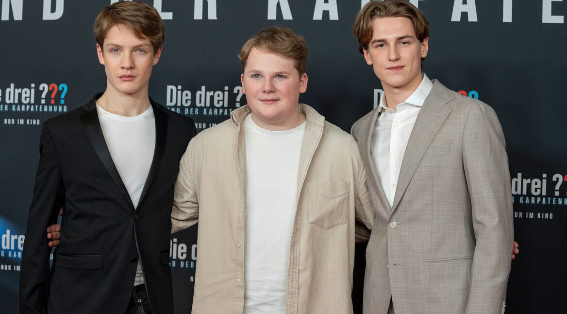 Die drei Fragezeichen: Levi Brandl, Julius Weckauf und Nevio Wendt auf der Weltpremiere des Films „Die drei Fragezeichen und der Karpatenhund“.