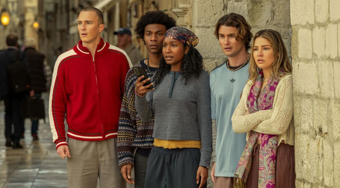 Drew Starkey, Jonathan Daviss, Carlacia Grant, Chase Stokes und Madelyn Cline in Staffel 5 von "Outer Banks".