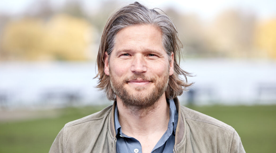 Das Bild zeigt eine Nahaufnahme von Sebastian Ströbel