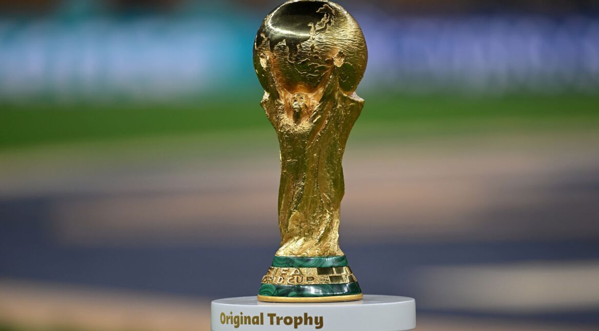 Der goldene Pokal der Fußball-WM 2022.