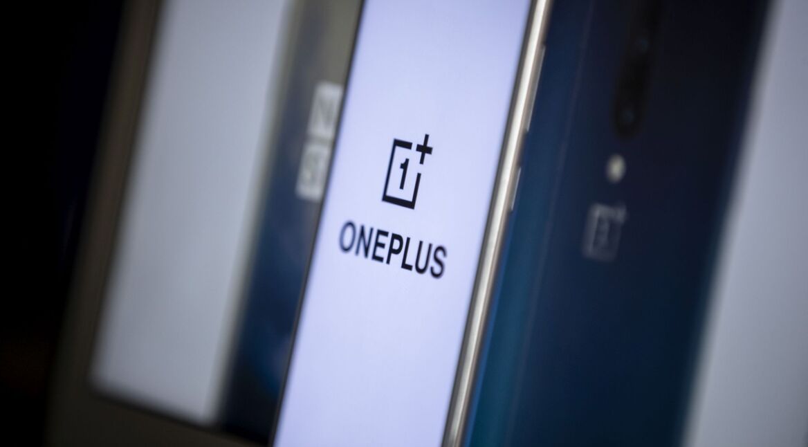 OnePlus-Smartphones sind in einem Shop in Ankara, Türkei, ausgestellt.