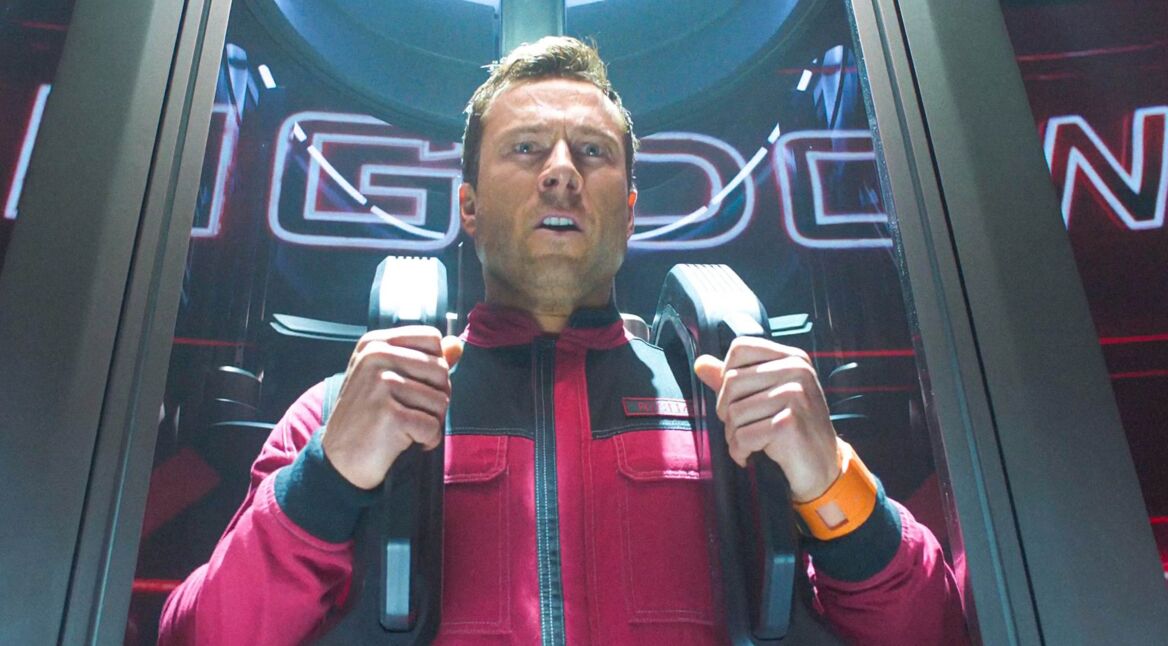 Glen Powell in einer Szene des Films "The Running Man".