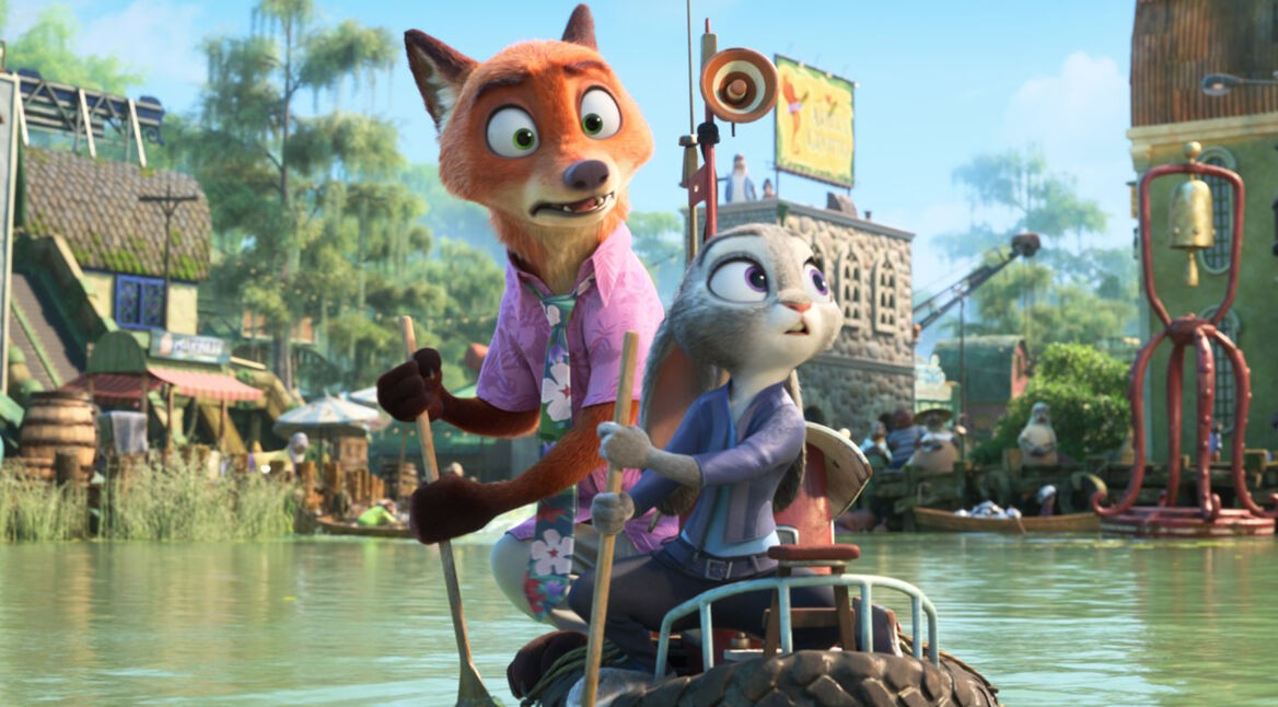 Auf diesem Bild aus Zoomania 2 sind Nick Wilde und Judy Hopps in einem kleinen Boot auf einem sumpfigen Fluss zu sehen. Nick trägt ein lilafarbenes Hawaiihemd und schaut besorgt zur Seite, während Judy konzentriert paddelt. Die Szene zeigt eine farbenfrohe, ländliche Umgebung und vermittelt eine Mischung aus Spannung und Abenteuer – passend zur Zoomania 2 Kritik.