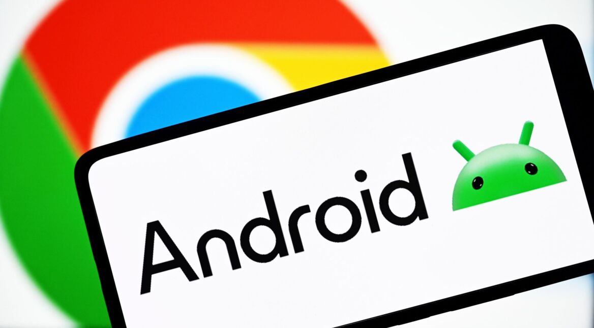 Das Logo von Android ist auf einem Handy zu sehen.