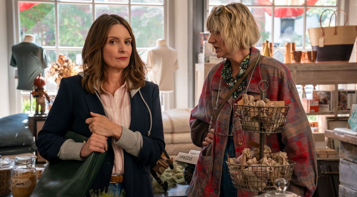 Tina Fey als Kate und Kerri Kenney als Anne unterhalten sich in einer Szene von "The Four Seasons"