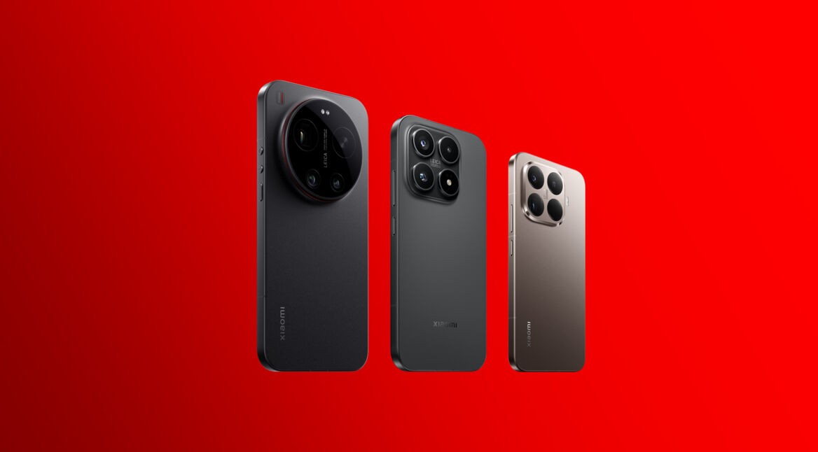 Auf diesem Produktbild zum Vergleich bestes Xiaomi Handy 2026 stehen drei Smartphones vor einem kräftig roten Hintergrund. Links ist das Xiaomi 17 Ultra mit großem runden Leica-Kameramodul zu sehen. In der Mitte das schlanke Xiaomi 17 mit vier Kameralinsen. Rechts präsentiert sich das Xiaomi 15T Pro in goldener Farbe mit markantem Triple-Kamerasystem.