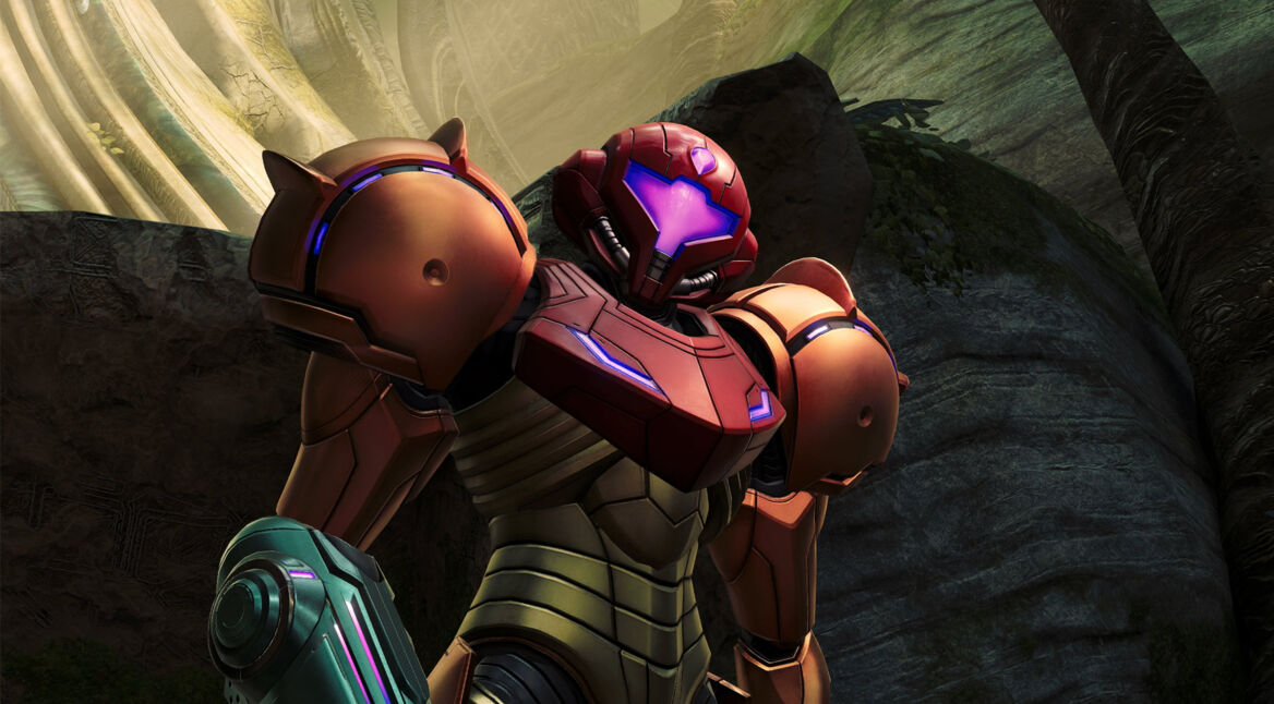 Auf dem Bild zu Metroid Prime 4: Beyond Tipps ist die Kopfgeldjägerin Samus Aran in ihrer ikonischen Power-Rüstung zu sehen. Sie steht leicht seitlich in einer felsigen, außerirdisch wirkenden Umgebung mit moosbewachsenen Wänden und geheimnisvollen Lichtstrahlen. Ihre Pose wirkt selbstbewusst und entschlossen – bereit für den nächsten Einsatz.
