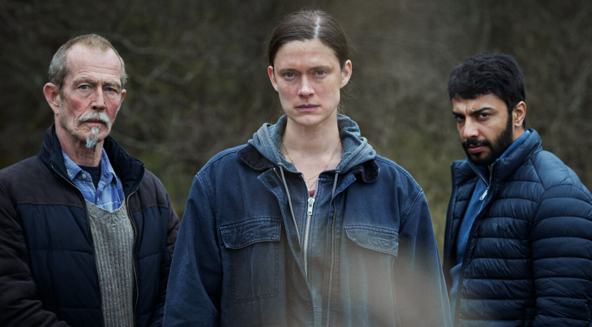 Peter Gantman als Elis, Krista Kostonen als Dani und Mohammed Nour Oklah als Malik in der Netflix-Miniserie "Land der Sünde".