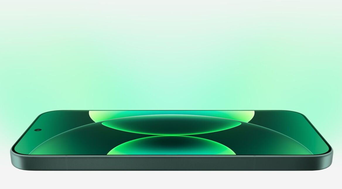 Das Xiaomi 17 in Schwarz liegt flach auf einer weißen Oberfläche.