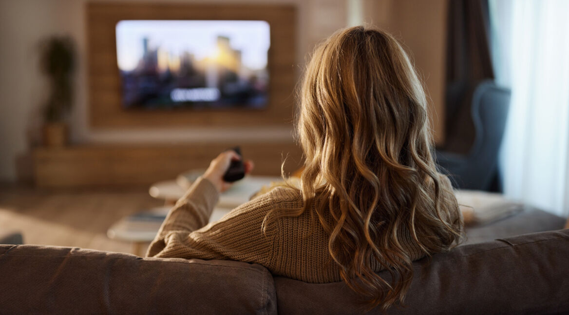 love-island-vip-2026-featured-frau-fernseher