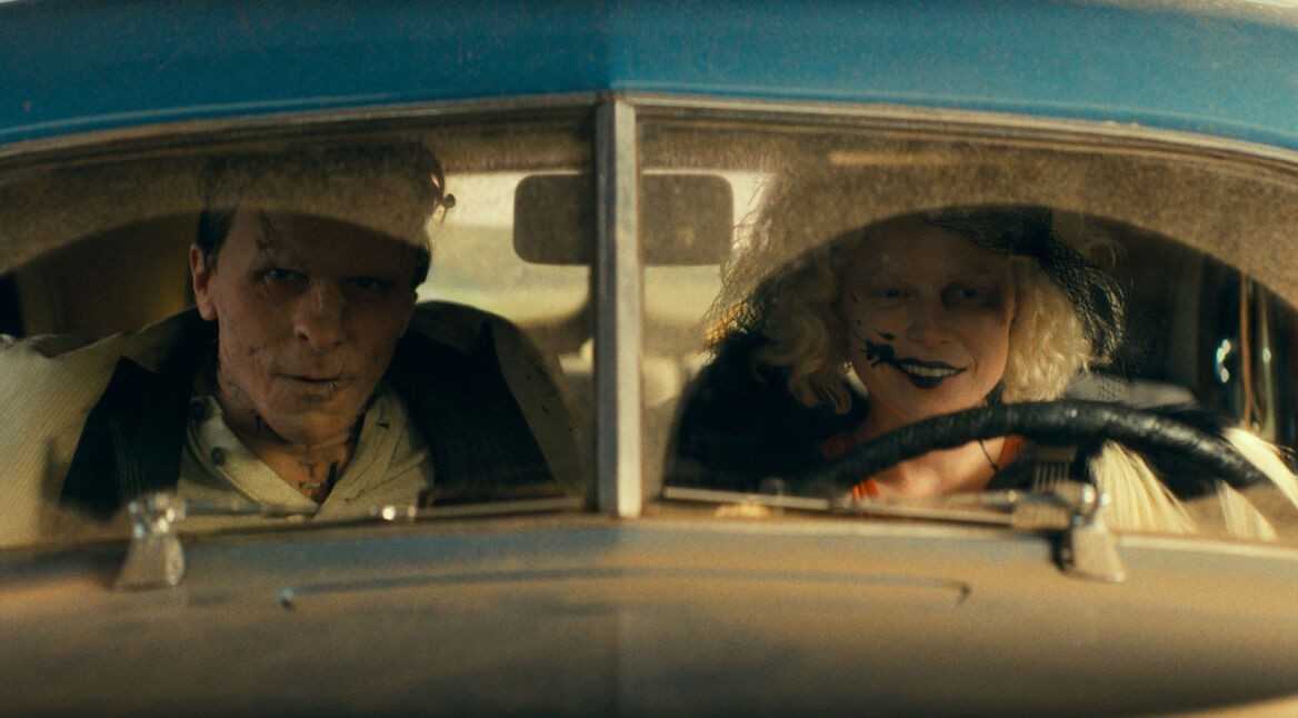 Christian Bale und Jessie Buckley in einer Szene vom Film The Bride!