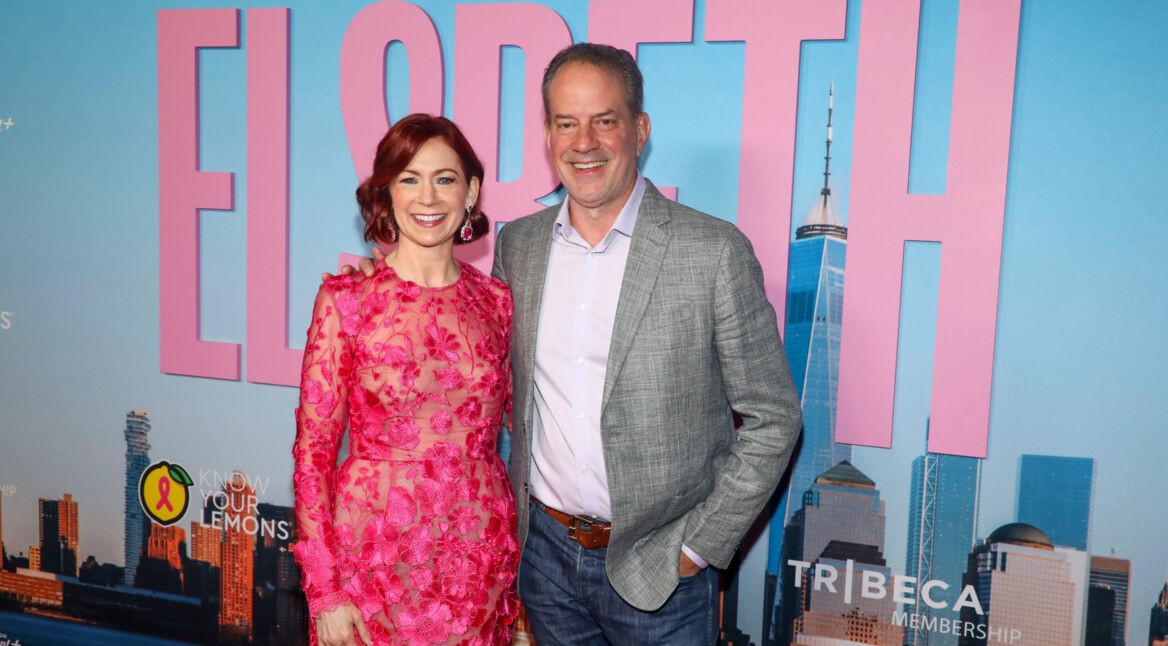 Die Schauspieler Carrie Preston (links) und Danny Mastrogiorgio bei der Premiere der dritten Staffel von „Elsbeth“ in New York.
