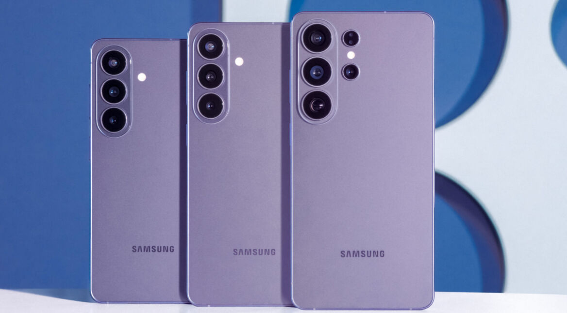 Die Handys Galaxy S26, S26+ und S26 Ultra sind nebeneinander aufgereiht.