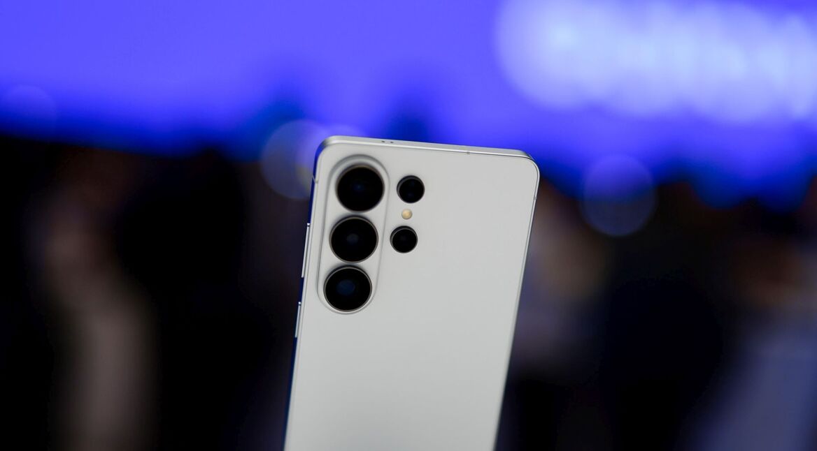 Das Samsung Galaxy S26 Ultra ist auf der MWC-Messe in Barcelona ausgestellt.