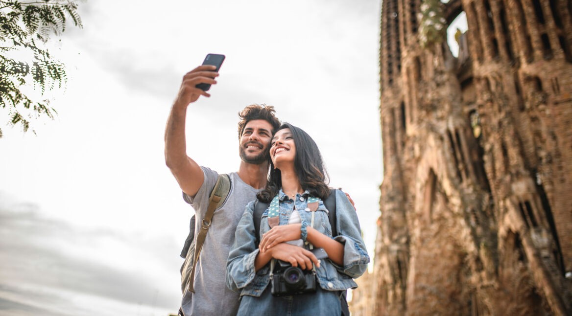 prepaid-im-ausland-nutzen-featured-ausland-roaming-daten-telefonieren-sms-istock