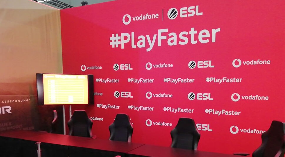 signing-area-beim-vodafone-stand-auf-der-gamescom