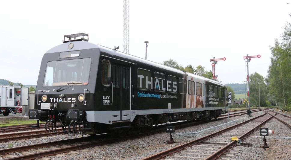 freie-fahrt-fuer-den-5g-zug-vodafone-campusnetz-antennen