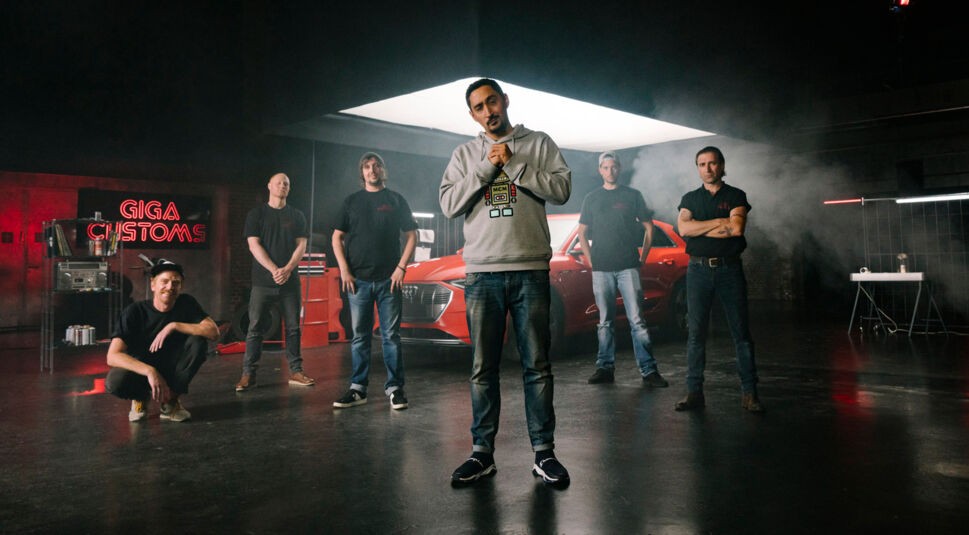 Rapper Eko Fresh mit der Giga Customs Crew