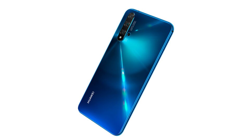 Das Huawei Nova 5T in Crush Blue von der Rückseite. Foto: Huawei