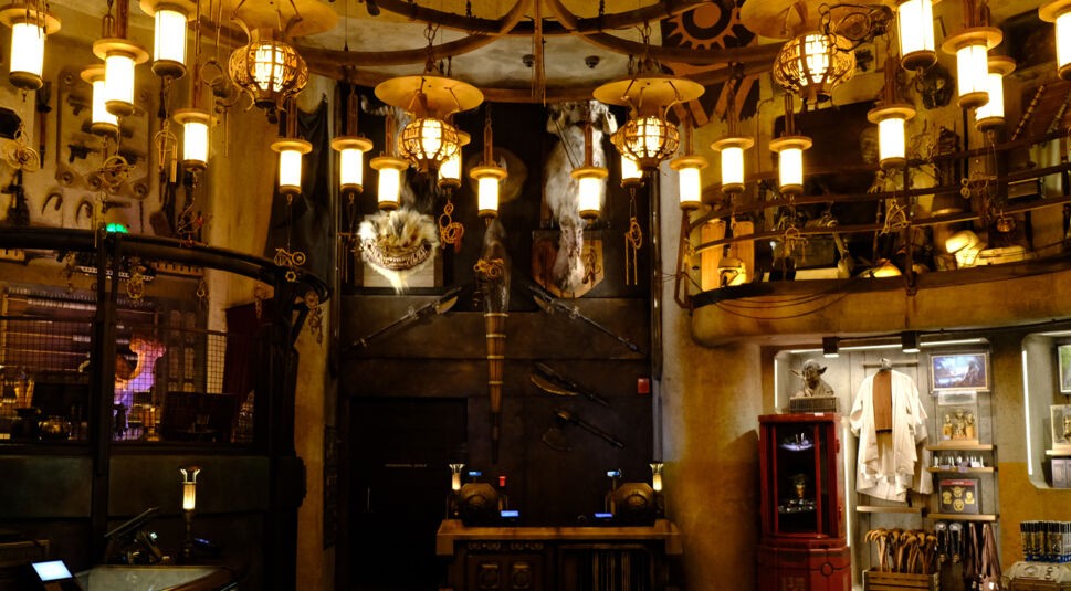 Raum mit vielen Lampen in Rise of the Resistance. Foto: Sarah Schindler