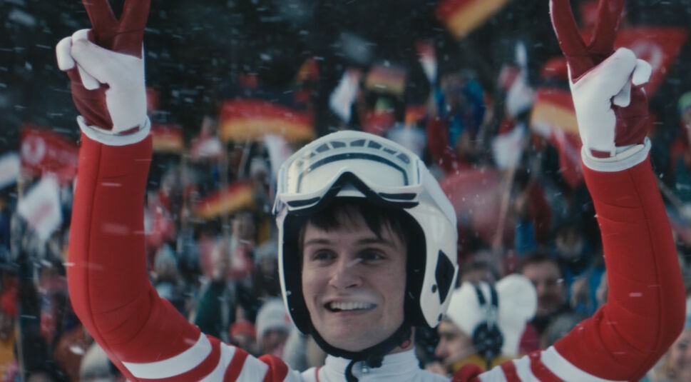 GigaCable Max Skispringer lässt sich feiern