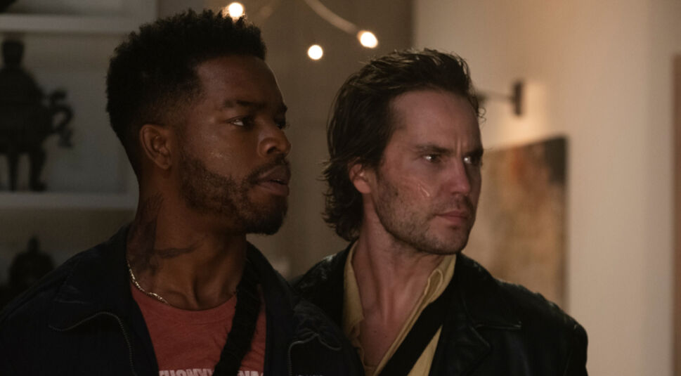 Michael und Ray sind in 21 Bridges Filmkritik auf der Flucht. Foto: Concorde Filmverleih GmbH