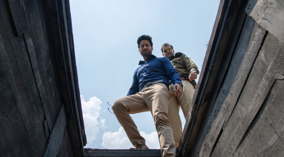 Zwei Ermittler in "Mrs. Serial Killer"