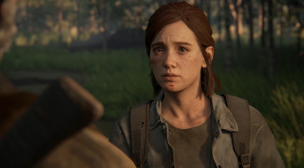 Ellie blickt traurig in "The last of Us Part II"