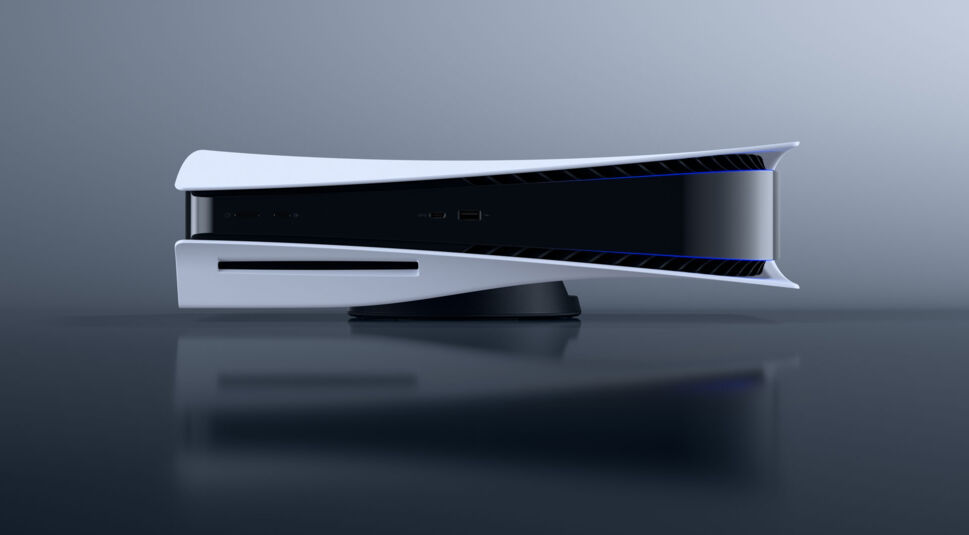 Die PlayStation 5 seitlich