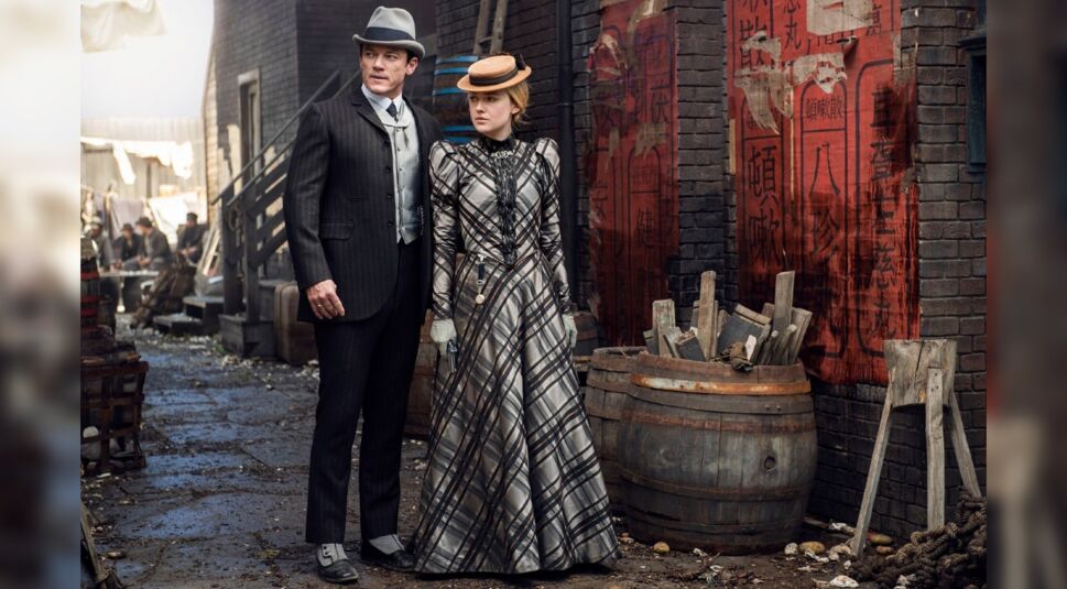 Dakota Fanning und Luke Evans in The Alienist
