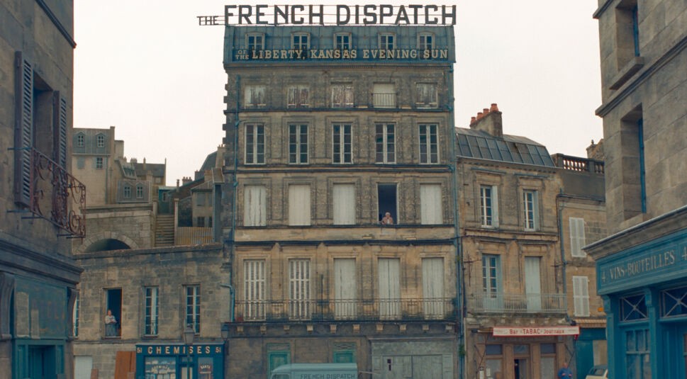 The French Dispatch Gebäude der Zeitung