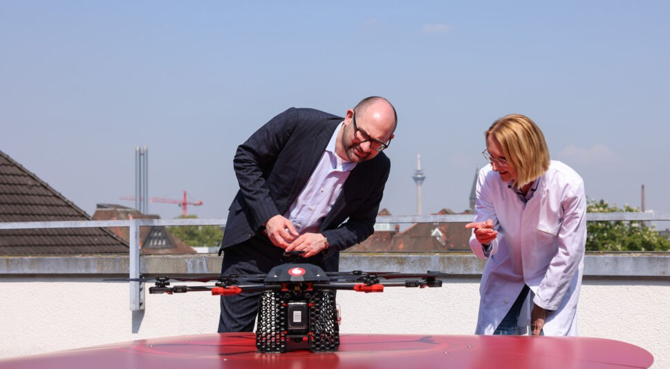 Michael Reinartz undFrau Dr. Westhoff beim 5G Testflug