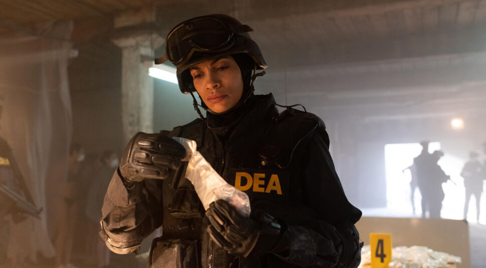 Rosario Dawson kommt als DEA Agentin den Medikamenten auf die Spur