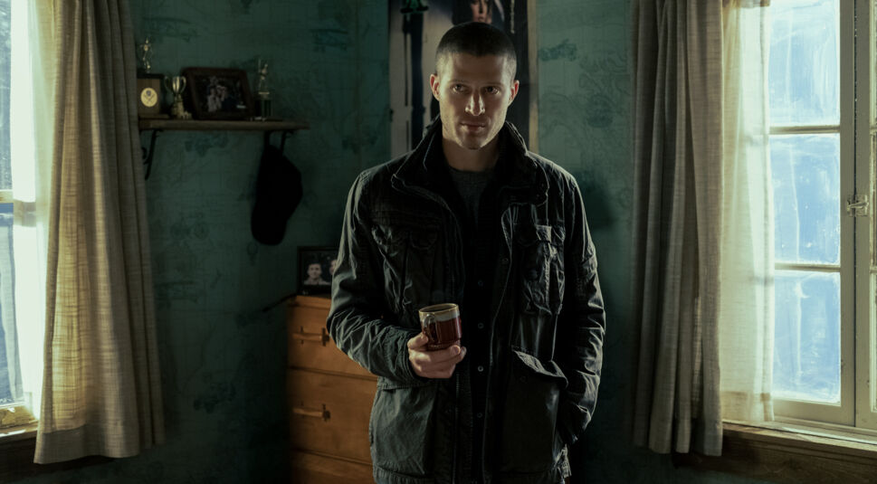 Riley Flynn (Zach Gilford) in Midnight Mass