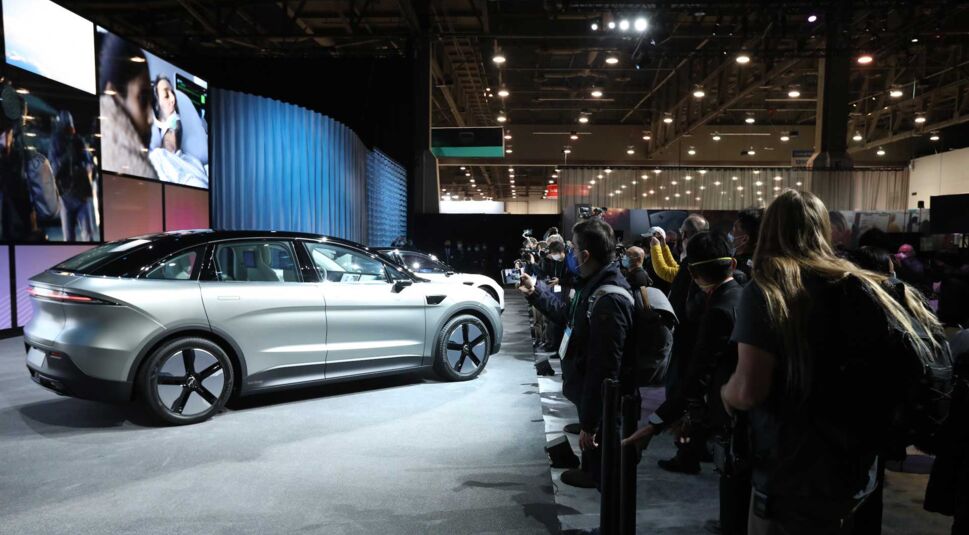 Ein Auto wird auf der CES 2022 vorgestellt