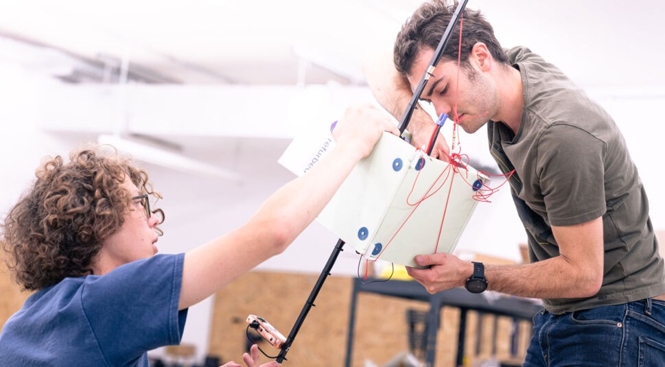 Die Gondel vom Vodafone Stratosphärenflug wird zusammengebaut