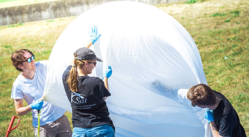 Die Vorbereitungen der Gondel beim Vodafone Stratosphärenflug