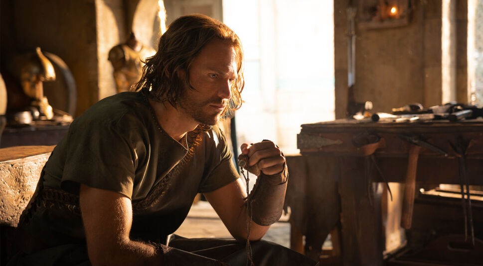 Charlie Vickers als Halbrand