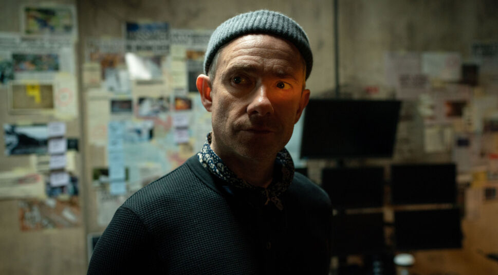 Martin Freeman in der Marvel Serie Secret Invasion, von Schatten bedeckt