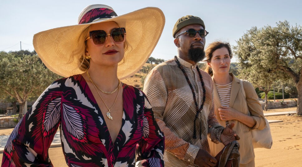Kate Hudson als Birdie, Leslie Odom Jr. als Lionel and Kathryn Hahn als Claire