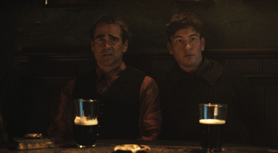 Colin Farrell and Barry Keoghan schauen verdutzt