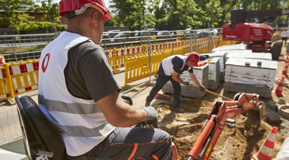 Bauarbeiten an einem beschädigten Kabel vom Chip Testsieger Vodafone