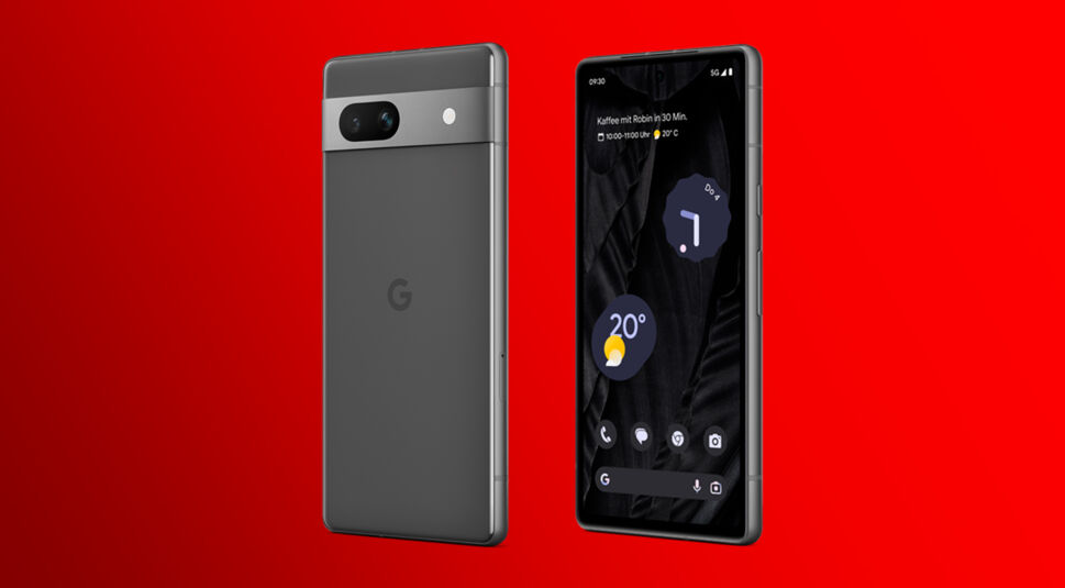 Das Google Pixel 7a in schwarz von vorn und hinten.