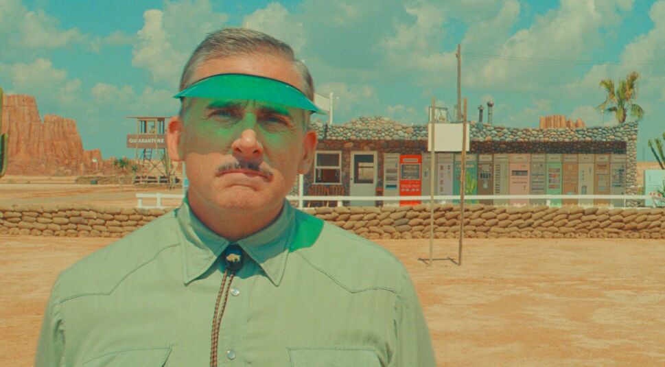 Steve Carell mit Kappe in der Sonne