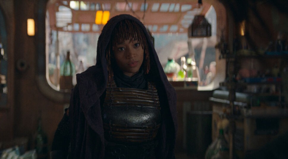 Mae (Amandla Stenberg) in dunkler Robe in der Serie Star Wars: The Acolyte