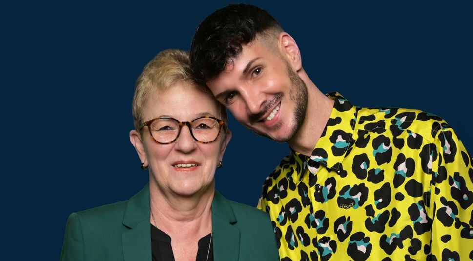 Auf dem Bild zur TV-Show Prominent verwandt sind Kevin Schäfer und seine Mutter Michaela Schäfer zu sehen.