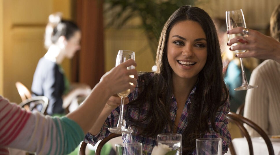 Wir geben zu: Gar nicht mal so übel. Du weißt nicht alles über die Familienzusammenhänge der Filmbranche aber viel. Das reicht uns: Prost!