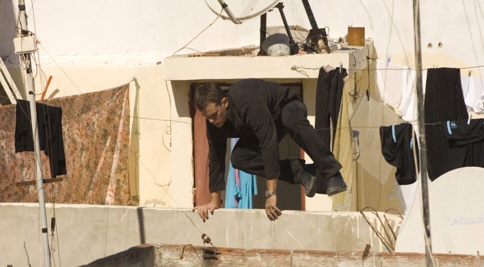 Dein Freund erweist sich als Verräter! Er ruft sich Hilfe herbei und kesselt dich mit seinen Schergen in einem leerstehenden Gebäude ein. Wie befreist du dich aus der Situation?